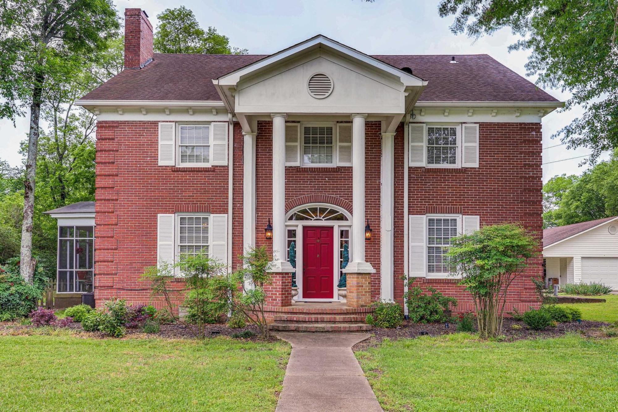 Delightful Retreat With Fireplace And Large Yard! 外观 照片