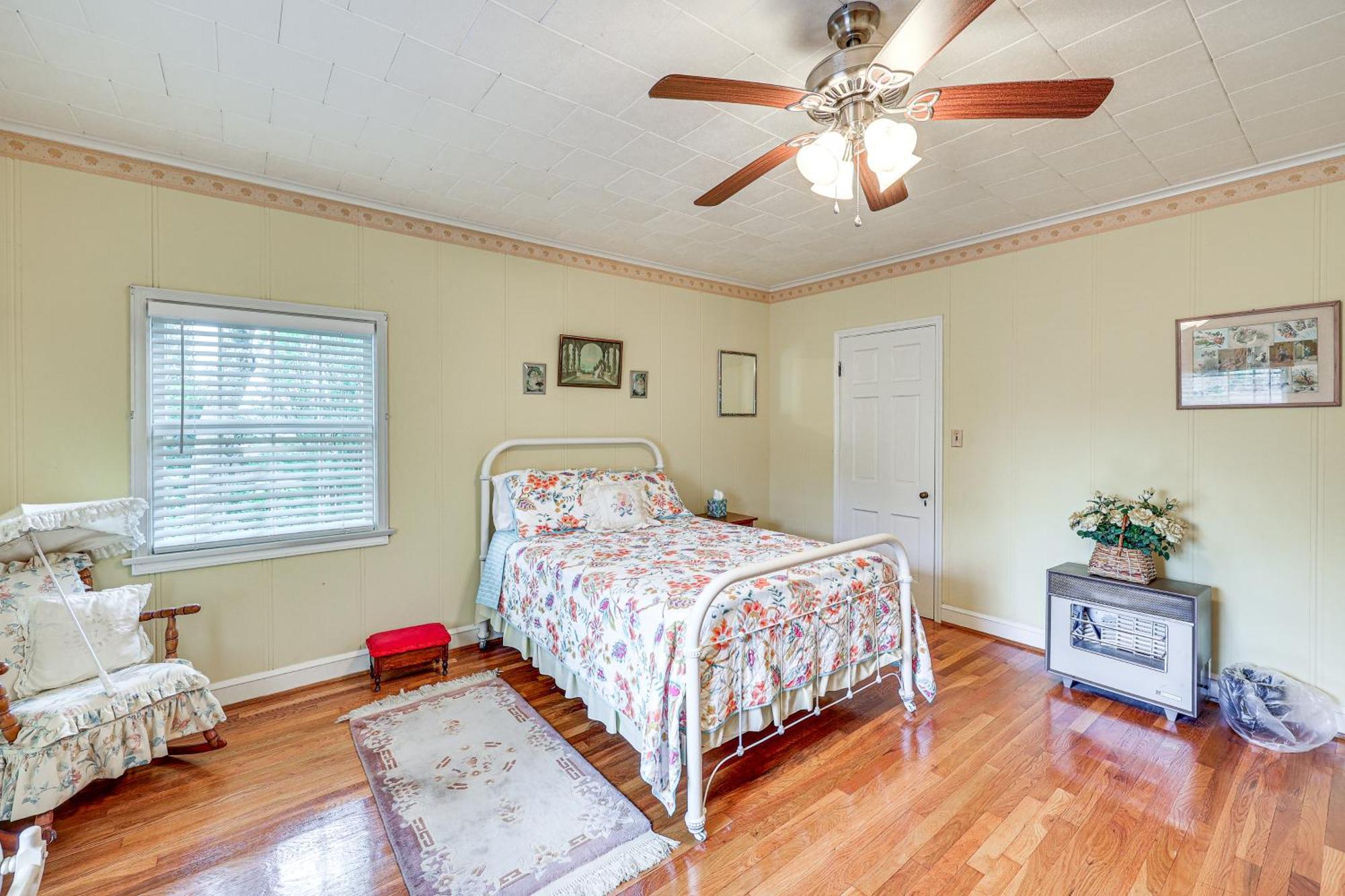 Delightful Retreat With Fireplace And Large Yard! 外观 照片