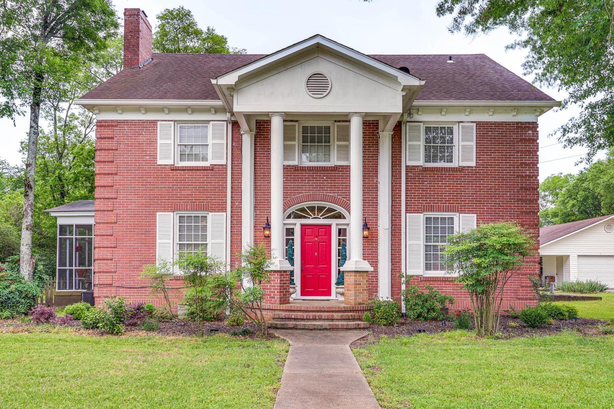Delightful Retreat With Fireplace And Large Yard! 外观 照片