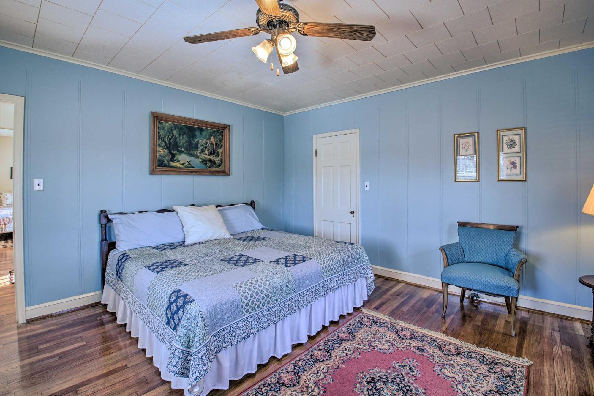 Delightful Retreat With Fireplace And Large Yard! 外观 照片