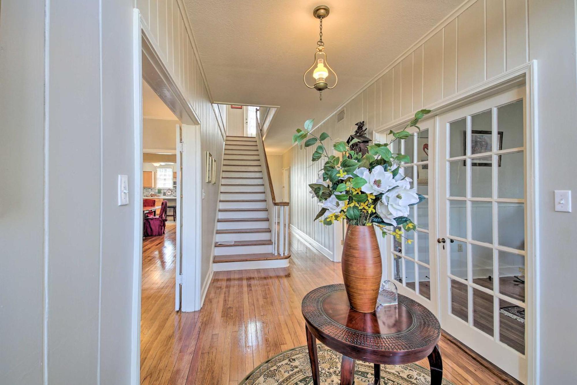 Delightful Retreat With Fireplace And Large Yard! 外观 照片